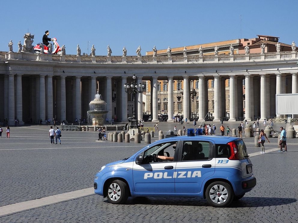 Man who drove through Vatican gates just normal Italian driver - The ...